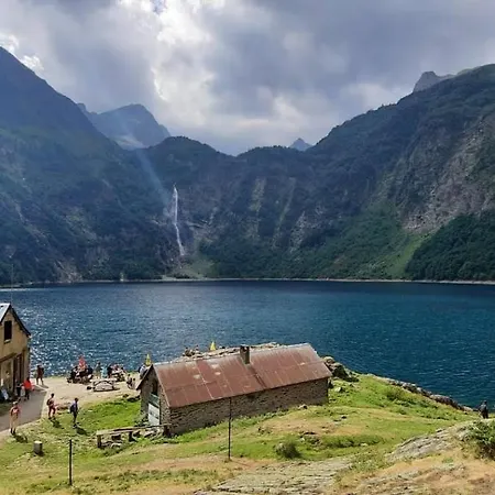 Le 102, T3 Pour 5 Personnes, Vue Montagne, Classe 2 Etoiles Nf, Parking, Piscine En Ete Apartment Bagnères-de-Luchon